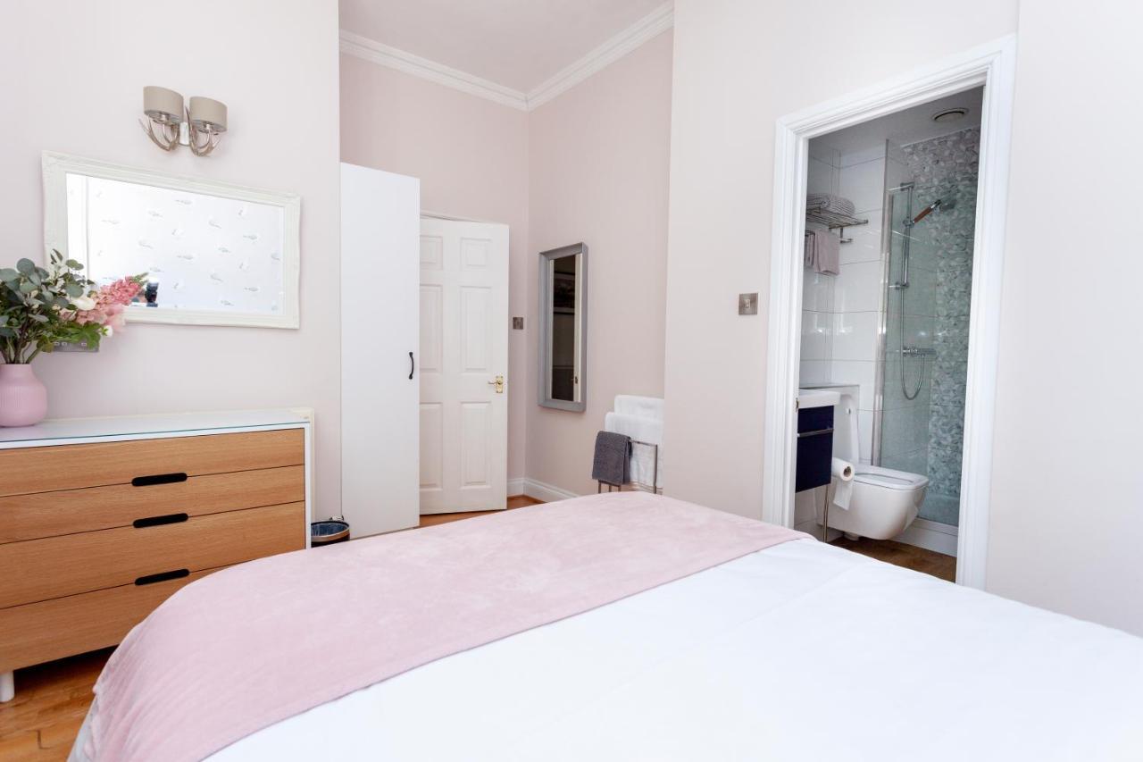 2 The Old Schoolhouse: En-suite, Hot Tub, Parking, Pets Whitstable