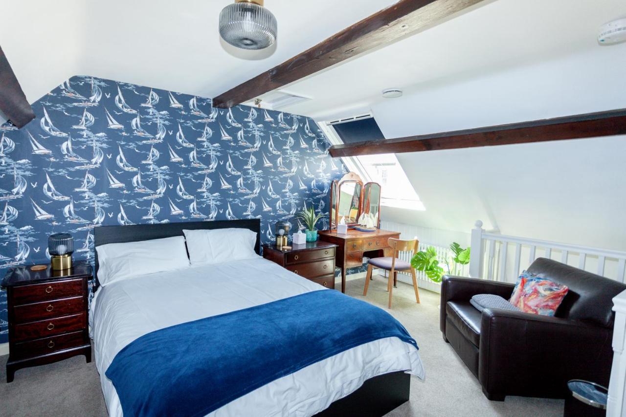 Holiday home 2 The Old Schoolhouse: En-suite, Hot Tub, Parking, Pets