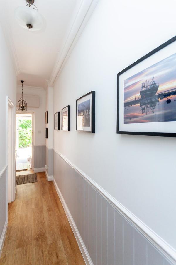 Holiday home 2 The Old Schoolhouse: En-suite, Hot Tub, Parking, Pets *