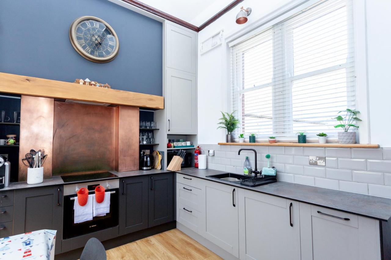 Holiday home 2 The Old Schoolhouse: En-suite, Hot Tub, Parking, Pets