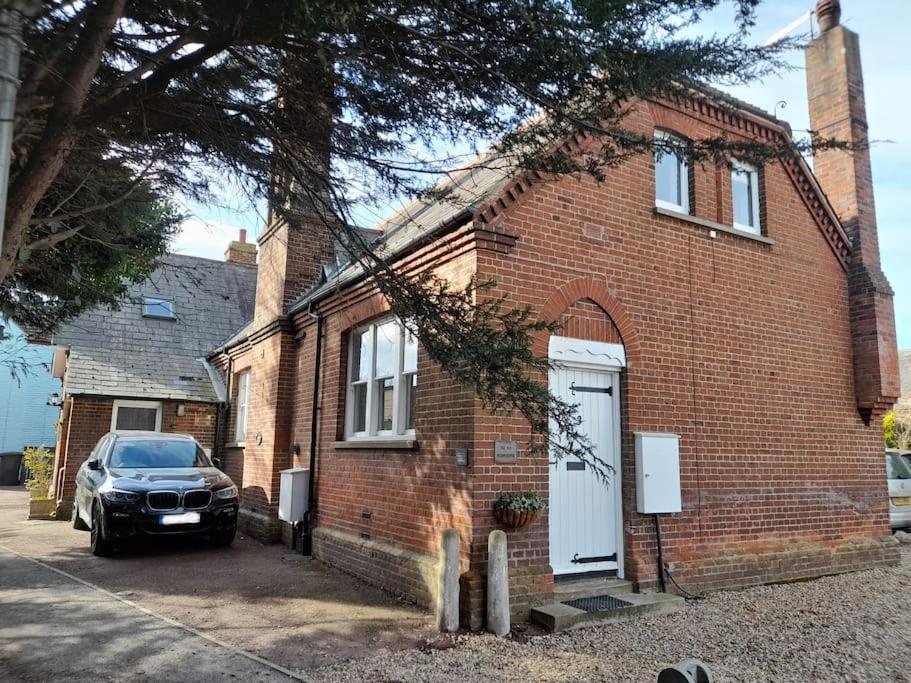 Holiday home 2 The Old Schoolhouse: En-suite, Hot Tub, Parking, Pets