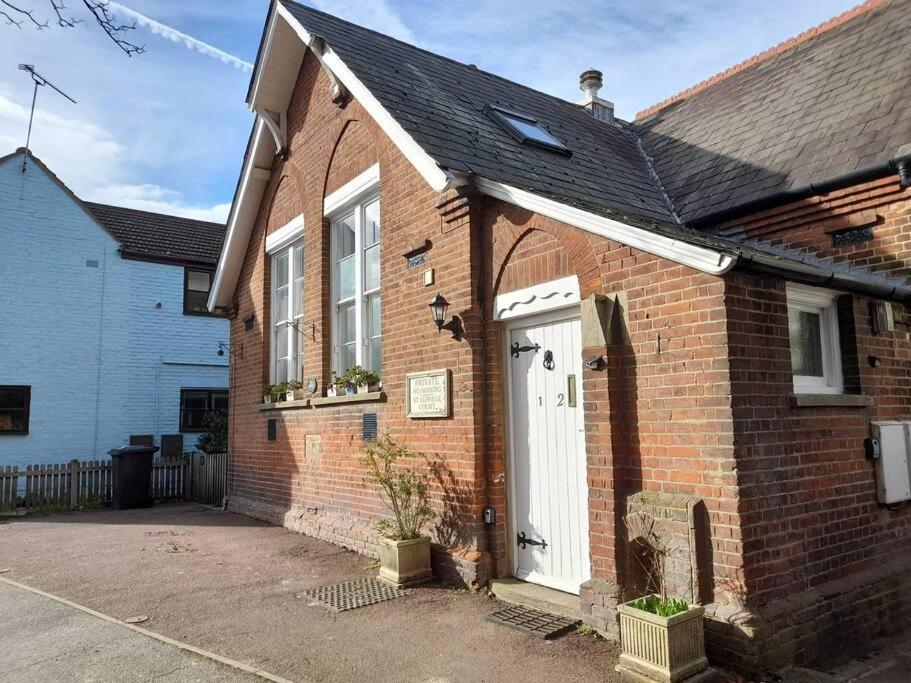 Holiday home 2 The Old Schoolhouse: En-suite, Hot Tub, Parking, Pets